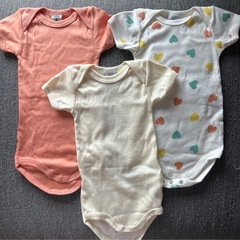 新品未使用 petit bateau 半袖ボディ 3枚組 6ヶ月67cmの画像