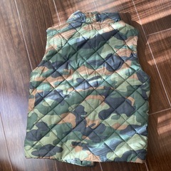 80cm 
baby GAP ベビーギャップ　ダウンベスト　迷彩柄　の画像