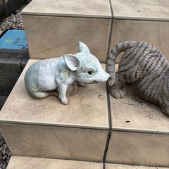 子ブタと子トラの置物／野外用オブジェの画像