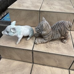 子ブタと子トラの置物／野外用オブジェの画像