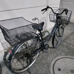 自転車　ママチャリ　27インチ　6段ギア オートライト 前大型カゴ　後ろカゴ付きの画像