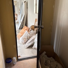 茶色のドアの画像