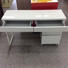 【IKEAのデスク】デスク　IKEA　イケア　平机　文机　デスクワゴン　アイアンフレーム ：　ホワイトの画像