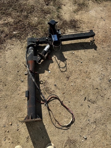 電動クレーン　軽トラ　ウインチ　無線リコモン付き