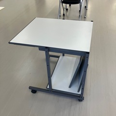 予約済み　パソコンプリンター置きの画像