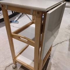 折りたたみ棚の画像