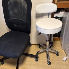 椅子とランドリーラック？ゴミ箱？３点セットの画像