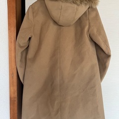 アース　キャメル　ファー付きコート　Sサイズの画像