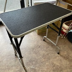 中型犬、小型犬用トリミングテーブルの画像