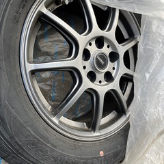 ホイール付きタイヤの画像