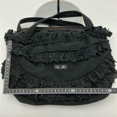 レースモチーフの黒いフリルバッグの画像