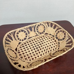 植物を編んだカゴ 小物入れ バスケットの画像