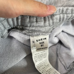 (お引き渡しの方が決まりました) ジーンズ等、セーター1枚の画像