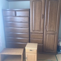 食器収納家具の画像