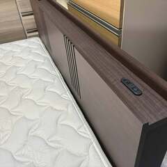 国産 高級 ドリームベッド クイーンサイズ、幅160cm コンセント・ライト付 Used/美品の画像