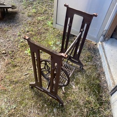 足踏みミシン台足　アイアン　アンティークの画像