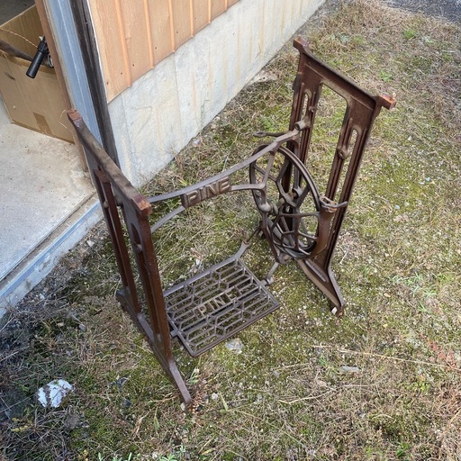 足踏みミシン台足　アイアン　アンティーク