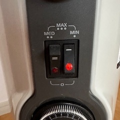 デロンギオイルヒーター　安全機能付き(8〜10畳用)の画像