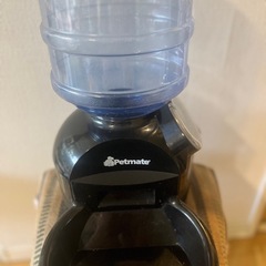 Petmate (ペットメイト) 社製の自動給餌器です。の画像