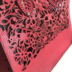 M【中古品】カットワーク 肩掛けバッグ トートバッグ キャンパスバッグ レッド レザー調 レディースの画像