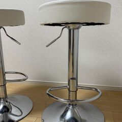 11/9週優先！昇降式 カウンターチェア 2脚セット ¥5,000 （1脚 ¥3,000)の画像