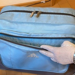 部活動やジムに最適！軽い！adidasスポーツショルダーバッグの画像