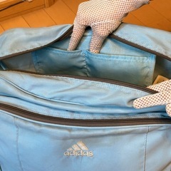 部活動やジムに最適！軽い！adidasスポーツショルダーバッグの画像