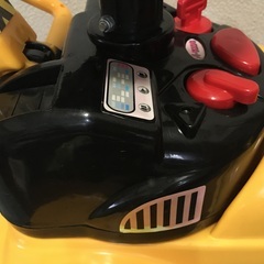 乗れるショベルカーの画像