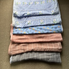 【お取引中】 掛け布団６枚の画像