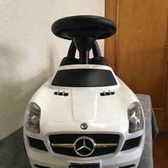 乗って遊べる　ベンツ　足蹴り　車の画像