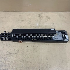 和楽器 琴（箏） チューナー付き ケース入り 通電未確認 現状渡し ネーム入りの画像