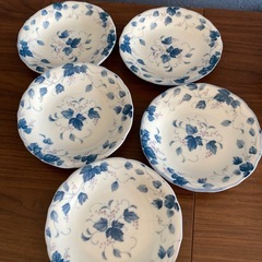 ぶどう柄のお皿の画像