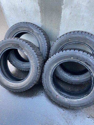 215/60R16 スタッドレスタイヤ