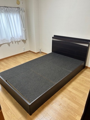 収納付き　セミダブルベッドのフレーム