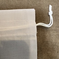 刺繍花柄のホワイト巾着袋　海外　ハンドメイドの画像