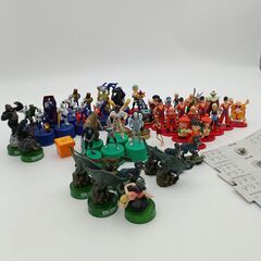 ペットボトルキャップ 等　コレクション品　まとめ売り　ピンバッジ　ワンピース　ドラゴンボール　ウルトラマン　遊戯王の画像