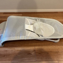 ベビービョルン　バウンサー　グレーの画像