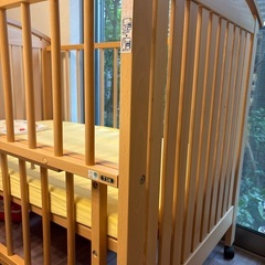 ミキハウス 木製ベビーベッド 収納付き 高さ調整可 美品 大田区上池台 受け渡し限定の画像