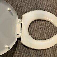 トイレ便座（TOTO）の画像