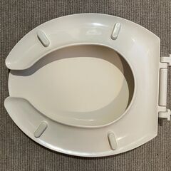 トイレ便座（TOTO）の画像