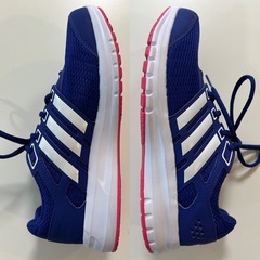 美品レディーススニーカー adidasアディダス ランニングシューズ ブルー　ウォーキングシューズ女性用婦人靴CP8770の画像