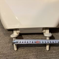 トイレ便座（TOTO）の画像