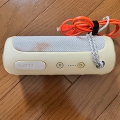 JBL FLIP4 ワイヤレススピーカー ホワイトの画像