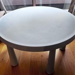 IKEA マンムット子供用テーブル　の画像