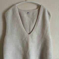 3DスフレヤーンVネックベスト/ユニクロの画像