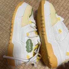 【新品・未使用】レディース スニーカー イエロー×ホワイト✨ サイズ合わず出品／京王線駅受け渡し可／配送可（送料実費）の画像
