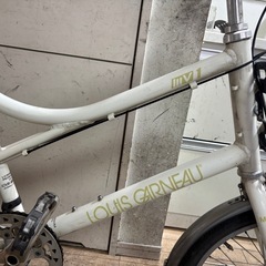 ホワイトのLOUIS GARNEAU MV1、前カゴ付きで小軽自転車のミニベロの画像