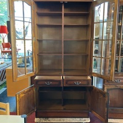 カリモク　コロニアル　カップボード　食器棚　の画像
