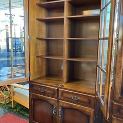 カリモク　コロニアル　カップボード　食器棚　の画像