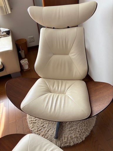 富士ファニチアのリクライニングチェアとオットマン